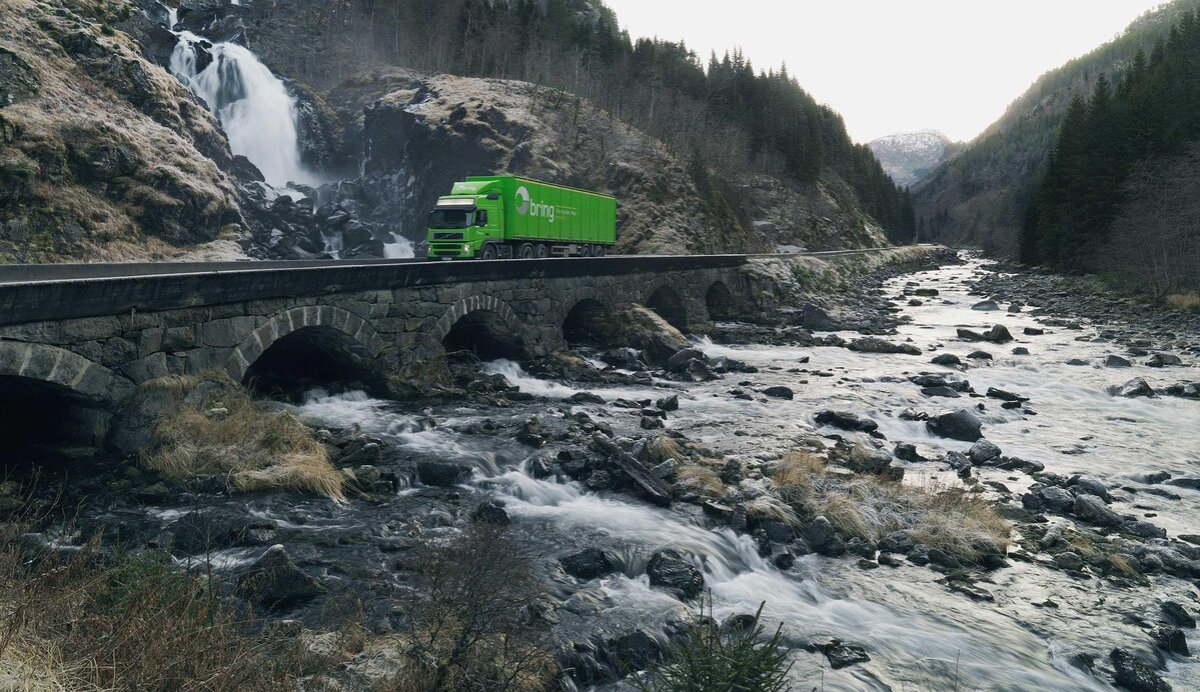 Bring truck on bridge